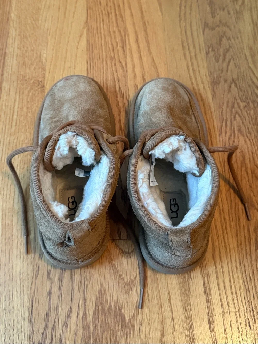 UGG guc light